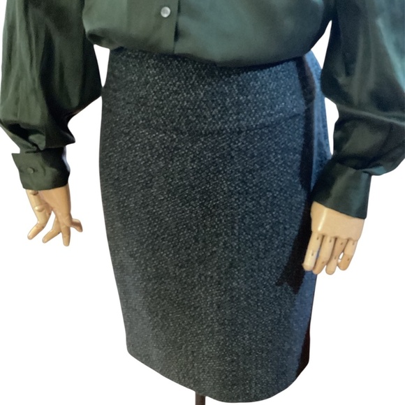 Cassis Green Wool Blend Skirt, Flecked patterned, size 8. - Picture 3 of 9